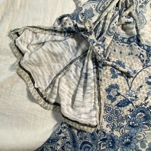 Ladies Floral sweater Medium  NWT